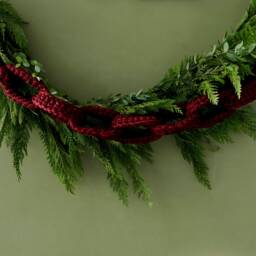 Chain Link Garland, Cozy Crochet Modern Holiday Bunting, Fireplace Mantel Decor, Links Wall Hanging - thumbnail 3
