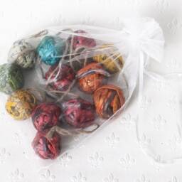 Newspaper Ornaments, Small - Garland Of 12 Baubles Assorted Colours - thumbnail 3