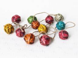 Newspaper Ornaments, Small - Garland Of 12 Baubles Assorted Colours - thumbnail 1
