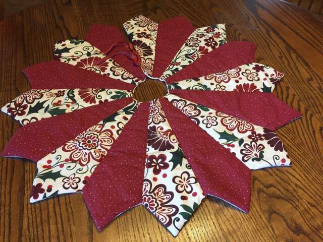 Quilted Christmas Tree Skirt Burgundy Floral Tabletop Decor - 26 Inch - image 1