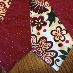 Quilted Christmas Tree Skirt Burgundy Floral Tabletop Decor - 26 Inch - thumbnail 2