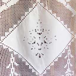 Brisebise Curtain Panel Embroidered On Netting, Central Hand-Embroidered Motif, Richelieu Style, 88 X 132 cm, White - thumbnail 3
