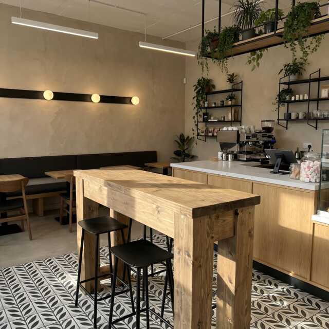 Canyon Solid Wood Table/Breakfast Bar For Cafe & Restaurants - image 1