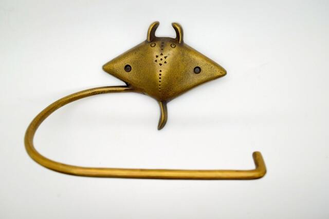 sting Ray Toilet Roll Holder. Solid Brass Bathroom Decor Supplied With Fitting Screws. Choose From 5 Designs - image 1