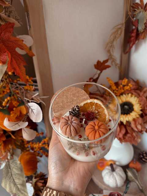 Autumn Edition Glass Candle With A Delicious Autumn Scent - image 1