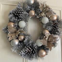 Christmas Snow Effect Door Wreath Decoration Artificial Traditional Foliage Autumn Xmas Home Decor Decorative Festive 50cm - thumbnail 2