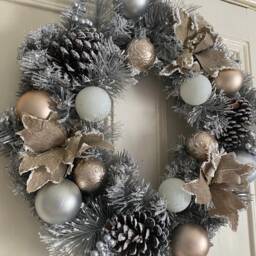 Christmas Snow Effect Door Wreath Decoration Artificial Traditional Foliage Autumn Xmas Home Decor Decorative Festive 50cm - thumbnail 3