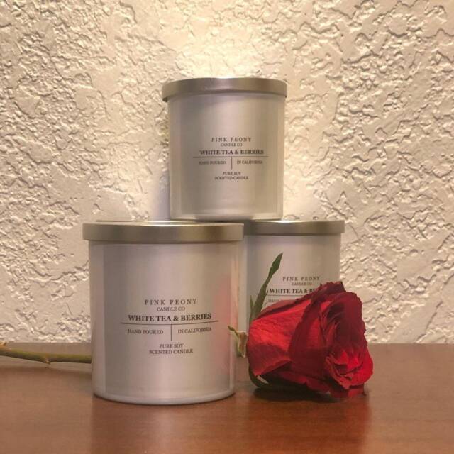 White Tea & Berries 10Oz Soy Wax Candle - image 1