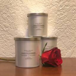 White Tea & Berries 10Oz Soy Wax Candle - thumbnail 1