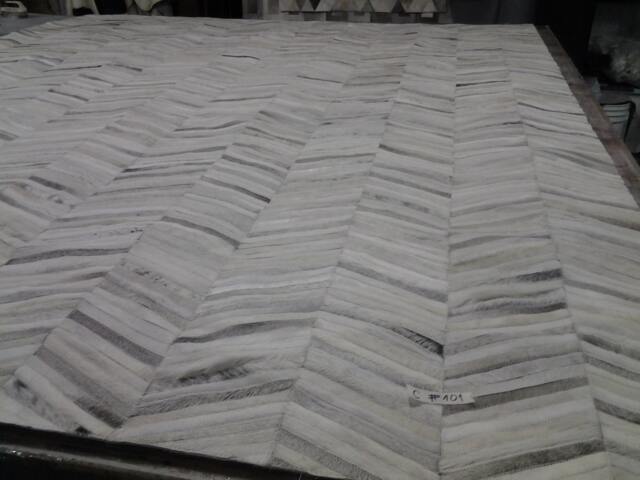 Cowhide Patchwork Rug Raw Leather Argentina - Free Shipping Model Iguazu Cowhide Mix Of Light Grey & Whites 5' X 7' - image 1