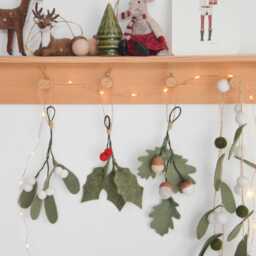 Small Hanging Ornaments For The Christmas Tree Or Table Decoration - thumbnail 3