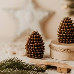Pine Cone Candle, Christmas Decor, Holiday Winter Home Gift Decoration - thumbnail 3