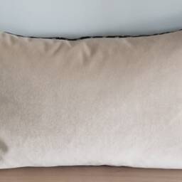 Designers Guild Jabot Noir & Omega Velvet Cushion Cover 35x55 cm - thumbnail 3