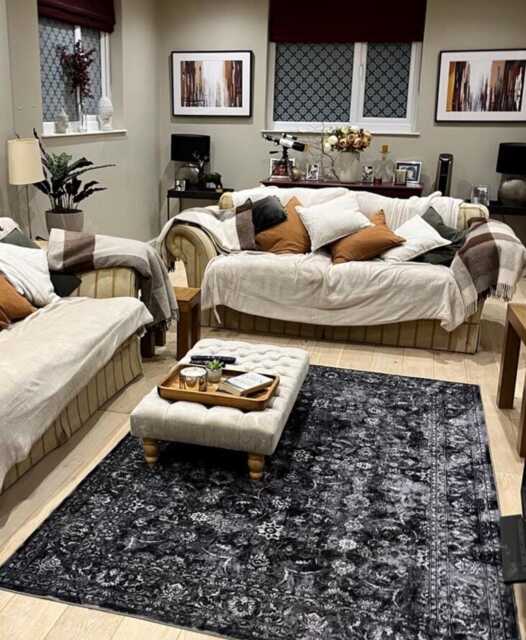 Handmade Plush Velvet Chesterfield Footstool - Tufted Ottoman With Wood Legs - 100x60x30cm - image 1
