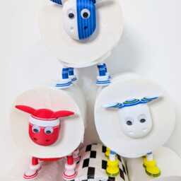 Blackburn Sheep Toilet Roll Holder - Funny Football Gift For Him Or Her, Quirky Bathroom Decor Novelty Rovers Soccer Fan Present - thumbnail 3