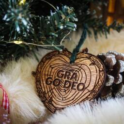 Gr?? Go Deo Christmas Ornament Wood Bauble Festive Rustic Handmade Ireland Pyrography Tree Decoration Gaelic Love Forever Family Irish - thumbnail 3