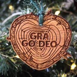 Gr?? Go Deo Christmas Ornament Wood Bauble Festive Rustic Handmade Ireland Pyrography Tree Decoration Gaelic Love Forever Family Irish - thumbnail 4