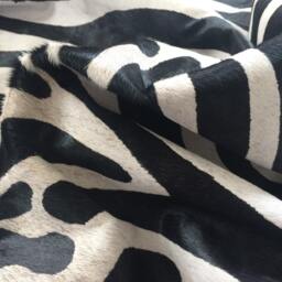 Cowhide Rug Zebra Black&white Xl 2.4M X 1.8M Peau De Vache Imprim??e Zebra Printed - thumbnail 2