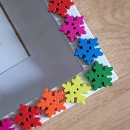 Rainbow Snowflake Wooden Button Photo Frame 6 X Inches - thumbnail 3