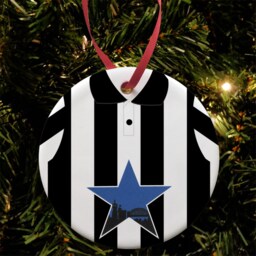 Newcastle Utd Retro Home & Away Shirts Classic Kits Christmas Tree Decoration Bauble Flat Ceramic - Toon Army Great Choice Of - thumbnail 3