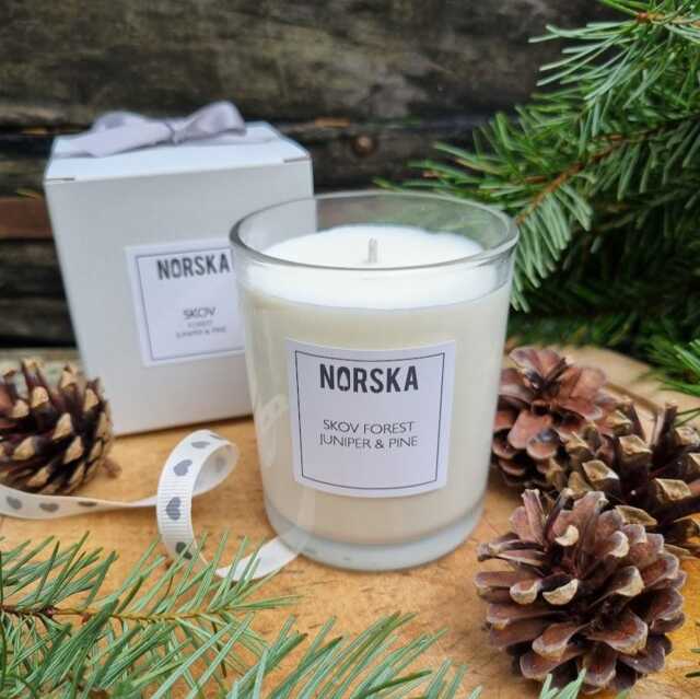 Norska Large Skov Scandi Winter Forest Juniper & Pine Natural Aromatherapy Plant Wax Hygge Candle 20Cl