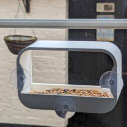 Large Modern Style Glass Window Mounted Bird Feeder Station With Strong Suction Pads - thumbnail 2