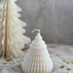 Soy Wax Christmas Tree Candle Hand-Poured Festive Decor - thumbnail 2