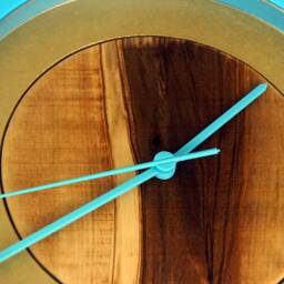 Wall Clock in Beautiful Sky Blue - thumbnail 3