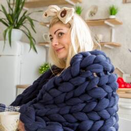 Evoknit Chunky Blanket Throw, Arm Knit Giant Knit Bedding, Home Decor, Christmas Gift, Gift For Her - thumbnail 3