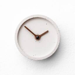 Concrete Table Clock 4 - thumbnail 3
