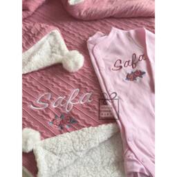 Personalised Baby Floral Design Grow & Cable Knit Blanket Sleep Suit Gift Set -Name Embroidered Babygrow Pom Pom/Sherpa