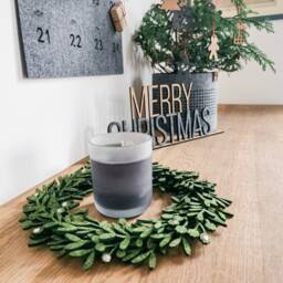 Green Felt Christmas Table Wreath, Charming D??cor, Minimalist Design Centerpiece, Modern, Elegant Floral Motifs Wreath - thumbnail 1