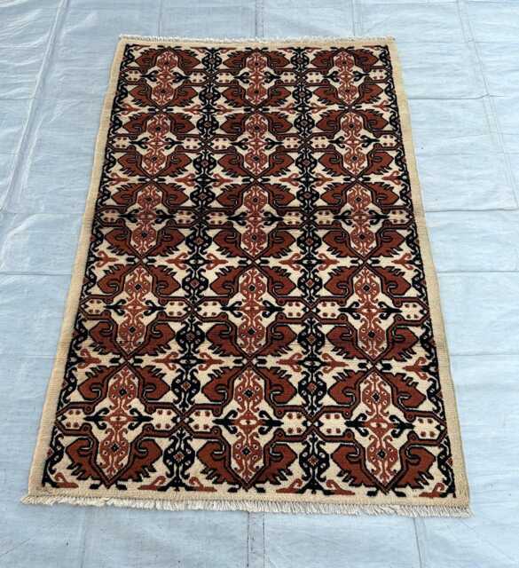4??6Ft Handmade Rug For Bedroom - Geometric Wool Carpet - image 1