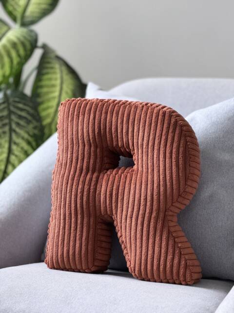 Poduszka Z Liter?? Rdzy Corduroy - Litera Alfabetu Copper