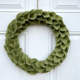 Christmas Wreath, Magnolia Leaf Felt Green Farmhouse Holiday Decor - thumbnail 3