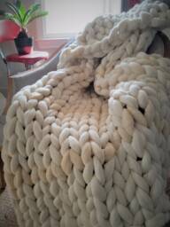 Chunky Knit Throw - thumbnail 1