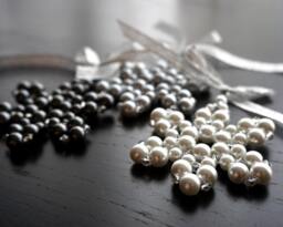 Modern Christmas Tree Ornaments Set Of 6 Pearl Beaded Snowflakes Crystal Star Folk Christmas Decor Holiday Decorations
