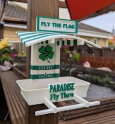 Celtic Garden Bird Feeding Station - Glasgow Decor & Wild Food Feeder Fly The Flag in Paradise Novelty Gift For Bhoys Fans