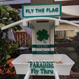 Celtic Garden Bird Feeding Station - Glasgow Decor & Wild Food Feeder Fly The Flag in Paradise Novelty Gift For Bhoys Fans - thumbnail 2