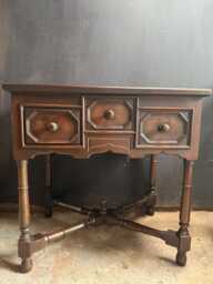 Antique Style Jaycee Furniture Oak Side Table Occasional Console