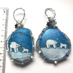 Hand-Painted Polar Bear Sea Glass Christmas Ornament Beaded Wire Decoration - thumbnail 3