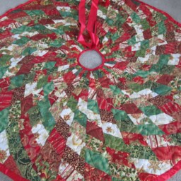 Modern Christmas Tree Skirt, Quilted Decoration, Decor, Red Gold Green - thumbnail 4