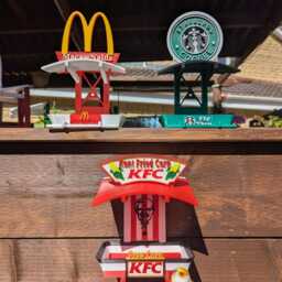 Kfc Garden Bird Feeding Station - Kent Fried Corn Quirky Outdoor Seed Feeder Wild Food Table - thumbnail 4