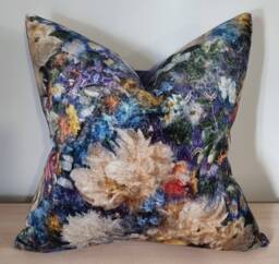 Gp & J Baker Royal Garden Sapphire & Omega Velvet Cushion Cover 43x43 cm - thumbnail 1