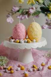 Carved Flower Easter Egg Candle Handmade Soy Wax Decor - thumbnail 1