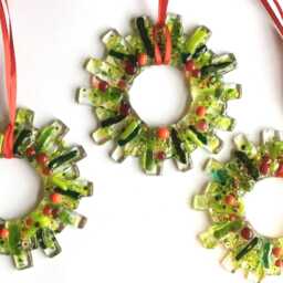 Fused Glass Christmas Wreath Tree Decoration Window Ornament Hanging Gift Xmas Present - thumbnail 3