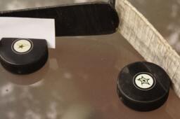 Stars Puck & Stick Card Holder - thumbnail 1