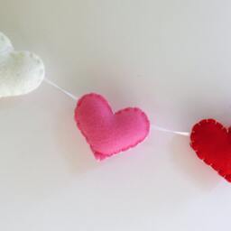 Valentine's Day/Nursery/ Baby Girl Felt Heart Garland Bunting Banner in Pink, Red, & White - thumbnail 2