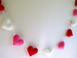 Valentine's Day/Nursery/ Baby Girl Felt Heart Garland Bunting Banner in Pink, Red, & White - thumbnail 1
