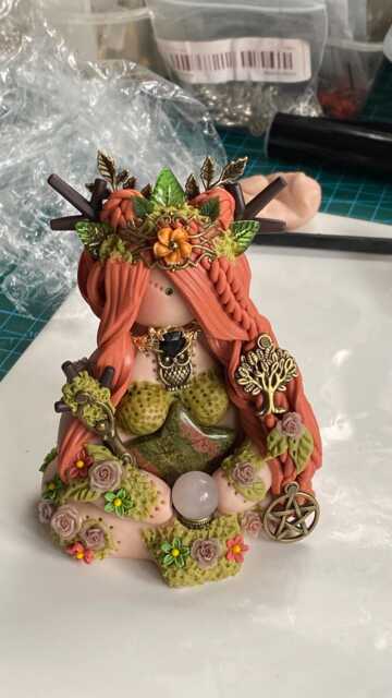 Clay Goddess Elen Of The Ways With A Unikate Star & Rose Quartz Crystal Ball - image 1